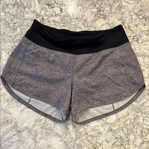 ✨ Lululemon Heather Gray Speed Up Shorts with Black Waistband  Sz 6 3.5” inseam